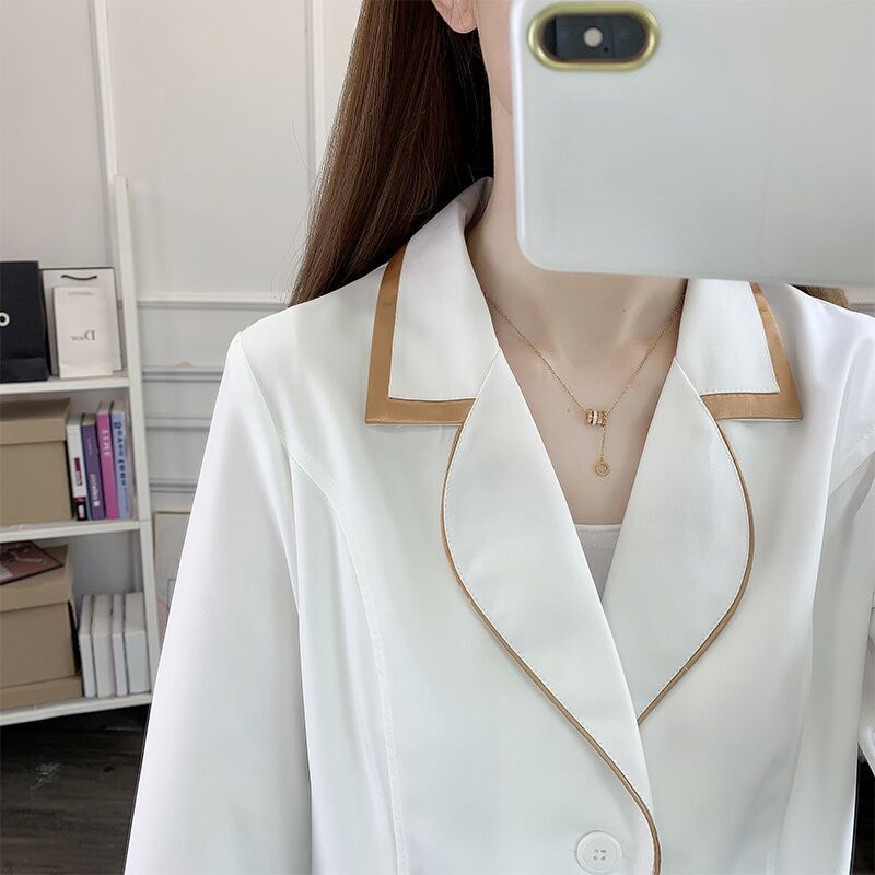 Medical Lab Coats - Weißes kurzes Schönheitsuniformkleid Spa rosa Peeling-Tops